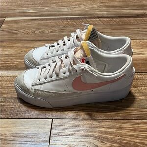 Nike Women's Sneakers White and Pink